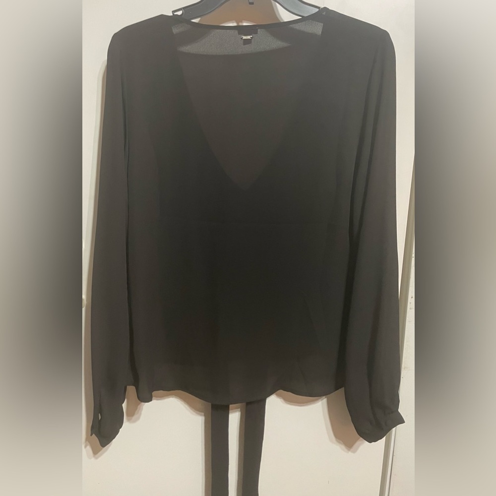 Guess chiffon black v neck